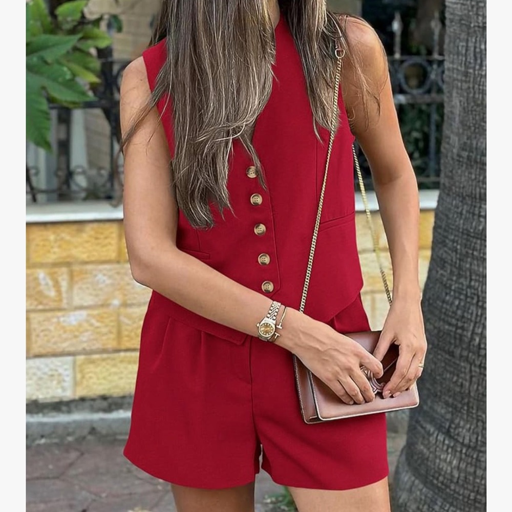 Chic Sleeveless vest set with shorts in Red